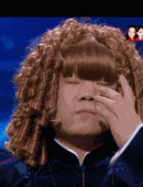 搞笑美女邪恶动态图:理想中撩头发vs现实中撩头发