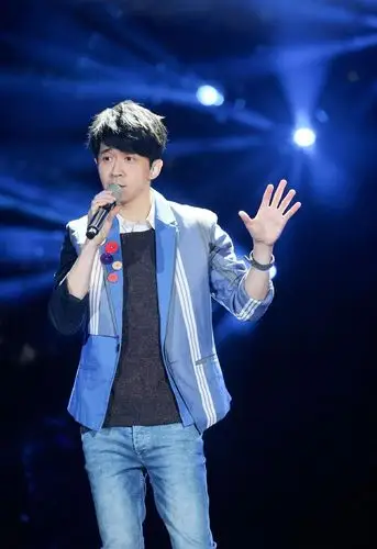 不老男神光良突然变老胡子拉碴油腻发福发际线后移变沧桑大叔