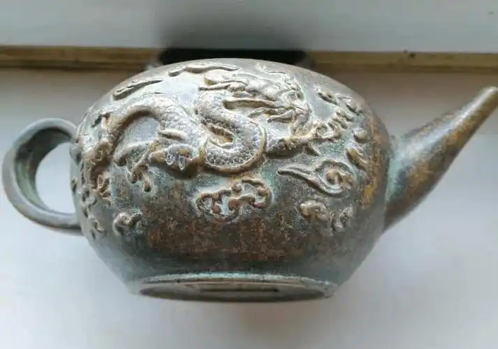 乾隆年制——鎏金龙凤铜壶_铜器_造型_古代