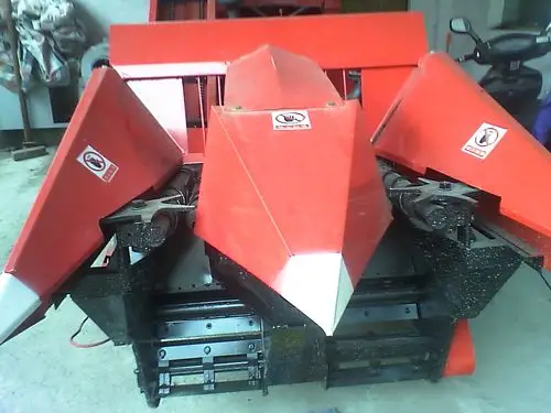 出售小型两行玉米收割机,河南玉米收割机