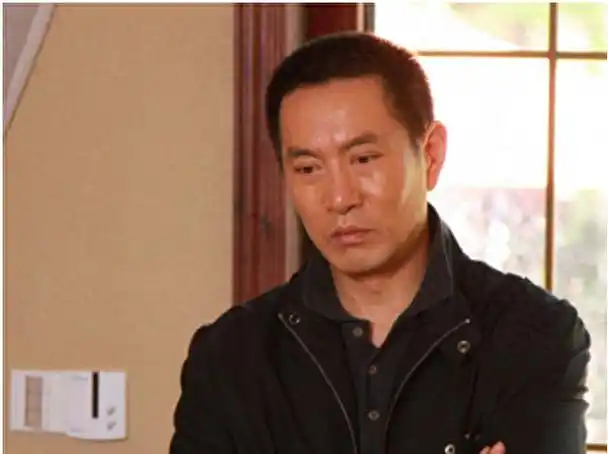 终于在多方努力下,姚刚如愿以偿成为了一名电视剧演员.