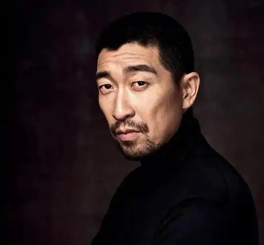 歌手张震个人资料简介 非诚勿扰张震个人资料 - 歌词译