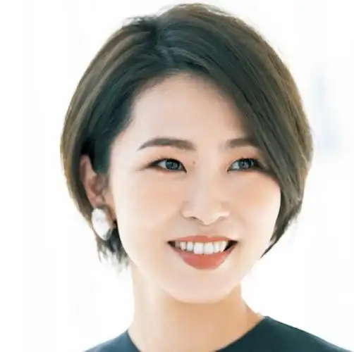 想要自己变得更加洋气一些,四十岁的女人可以选择什么样的发型呢?