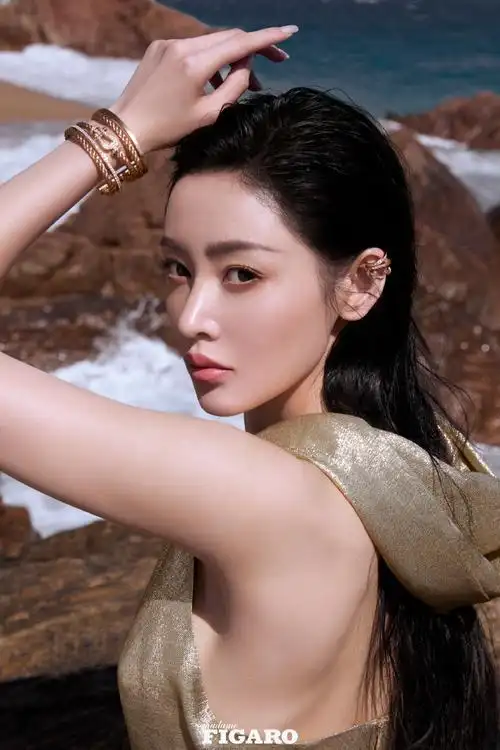 张天爱费加罗6月封面##张天爱海域神女##张天爱踏浪