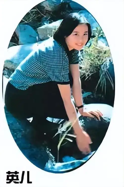 这女孩叫李英,她和顾城夫妇相识于国内一场诗会上,那时她还是一个大四