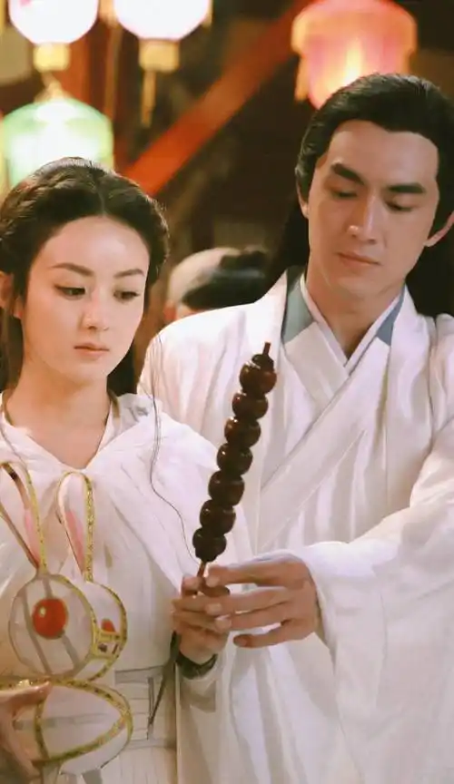 这几年别的不说,男演员抱不动女演员的戏码经常被吐槽,这也导致很多女