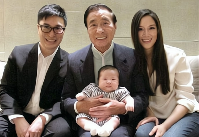 徐子淇如何嫁给李嘉诚的?从母亲花500万送她出国开始,一波三折