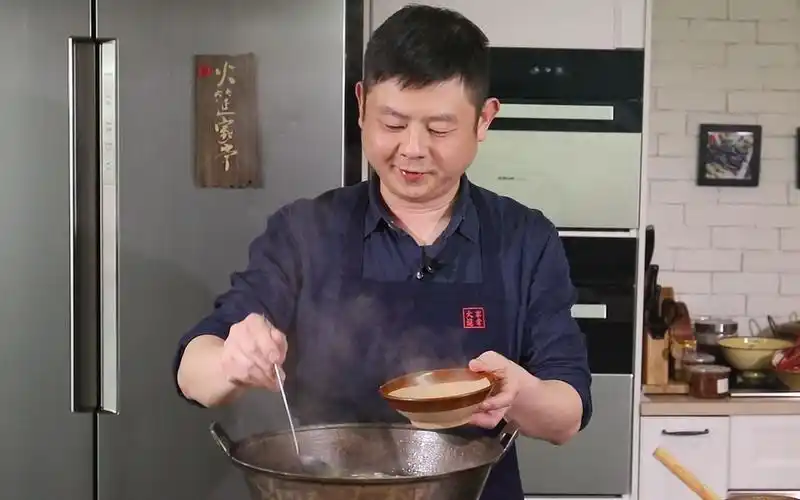 【火筵家常 连锅汤】火哥的菜:川菜萝卜连锅汤,荤