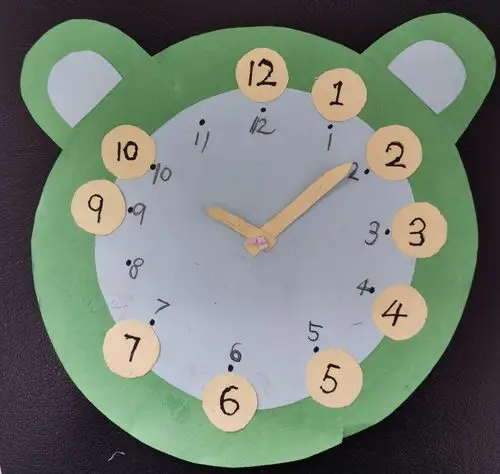 "我是小小设计师"—延职附小一年级六班数学创意钟表制作活动