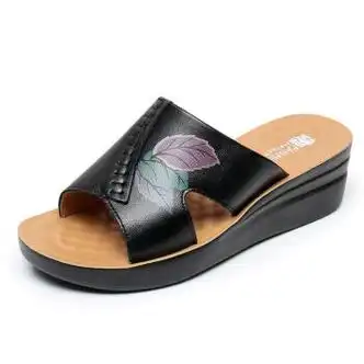 wangnai新款真皮妈妈拖鞋外穿女夏中年坡跟凉拖鞋中老年中跟拖鞋防滑