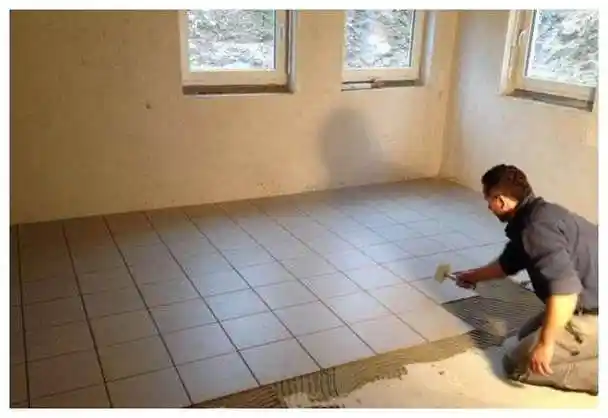 避免地面瓷砖空鼓翘起铺贴施工技巧不能少