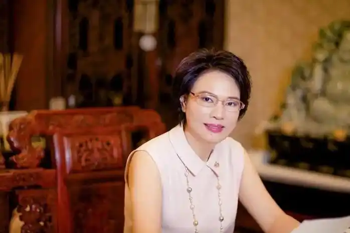 她是《鸡毛飞上天》骆玉珠原型,20元赚到800亿,如今豪宅被拍卖