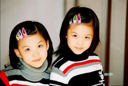 by2小时候的照片,要可爱的