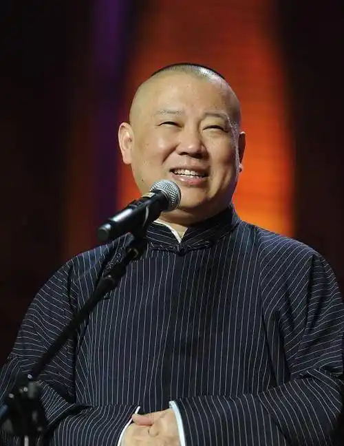 盘点相声界的十大名角,郭德纲于谦上榜,刘宝瑞被称相声大师_冯巩_洛桑