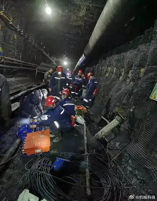 坐小火车穿越嘉阳油菜花5g矿山