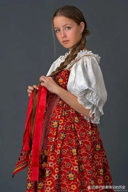 俄罗斯的民族服装 别有一番味道