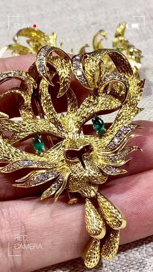 1970年爱马仕高定系列18k金钻石祖母绿胸针