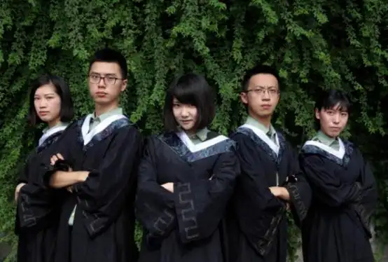 比如理学学士服衣领,经济学学士服衣领,管理学学士服衣领,都是灰色的.