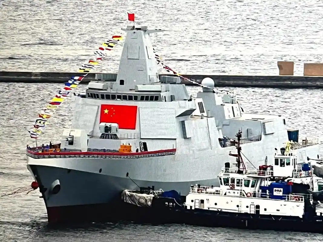 热烈祝贺我国055大型驱逐舰第二批次10号舰下水成功! - 抖音