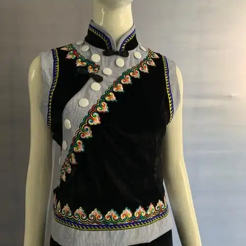 限婧阳怒江傈僳族少数民族服装新款服饰 云南本地民族生活装新款