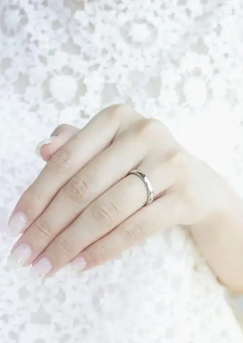 挑对戒指更修饰手型?这些技巧你得知道