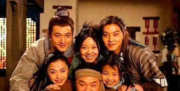 48岁闫妮"水下大片"被曝光,堪称"一丝不露",不愧是你_颜妮_艺术_魅力