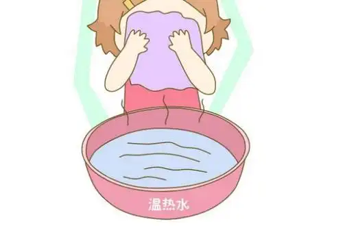 洗完脸后,可以用热毛巾敷脸来消除皮肤的疲劳.