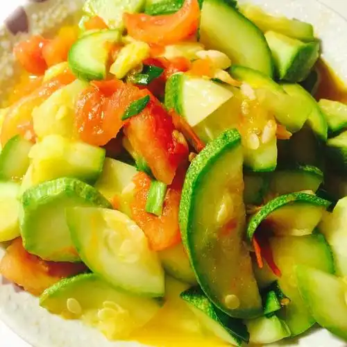 下饭菜 西红柿炒西葫芦 龙龙君做的西红柿炒西葫芦