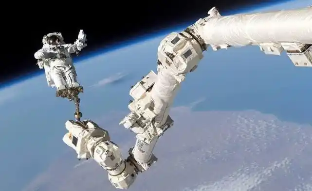 2名宇航员7小时太空行走,收场结局截然相反,全球目光转向中国_腾讯