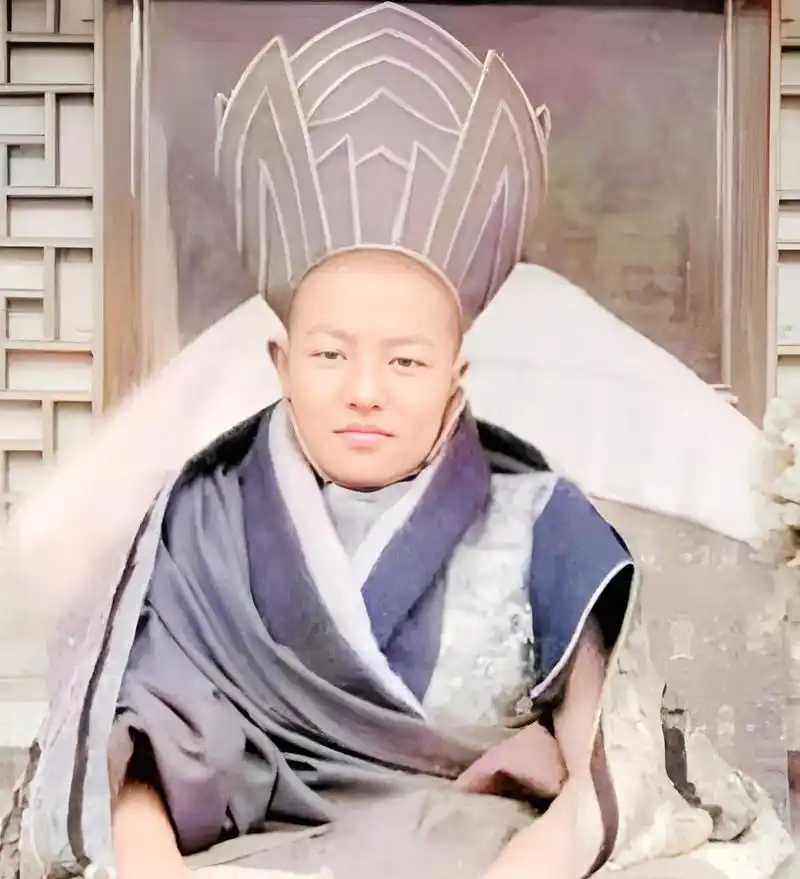 1943年,拉卜楞寺第五世活佛"贾木阳"黄正光.