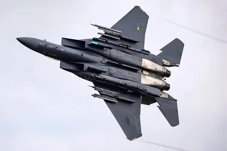 百看不厌的f15e战斗轰炸机音速峡谷高速飞行现代空军必练科目