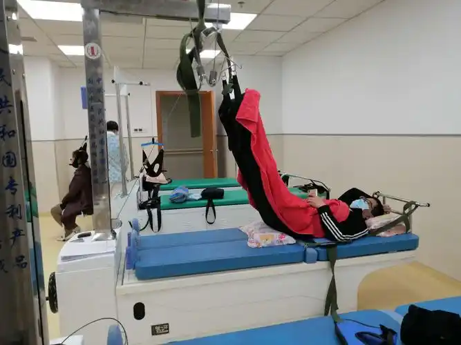 中医康复科带你了解四维牵引床
