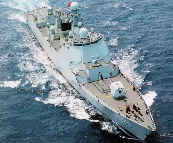 从鞍山到南昌见证中国海军70年成长的两代101舰