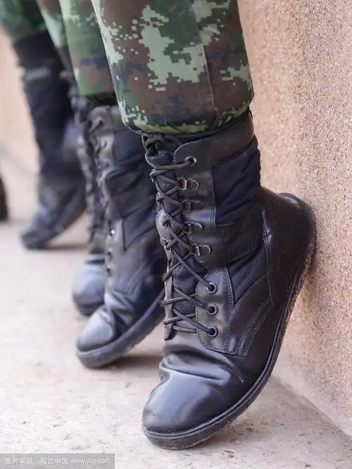 军事靴子