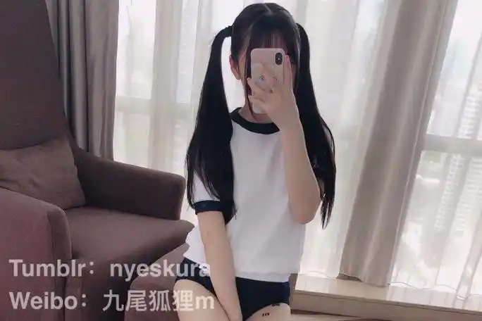 九尾狐狸mua个人资料本人的照片长相也是一般