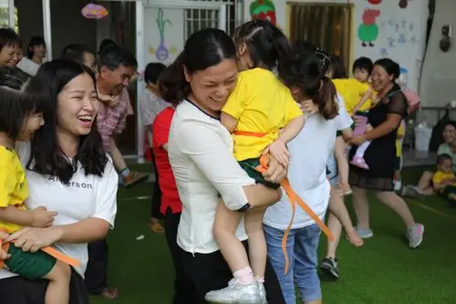 游戏多多,欢乐无限!——草坂幼儿园"庆六一"亲子活动