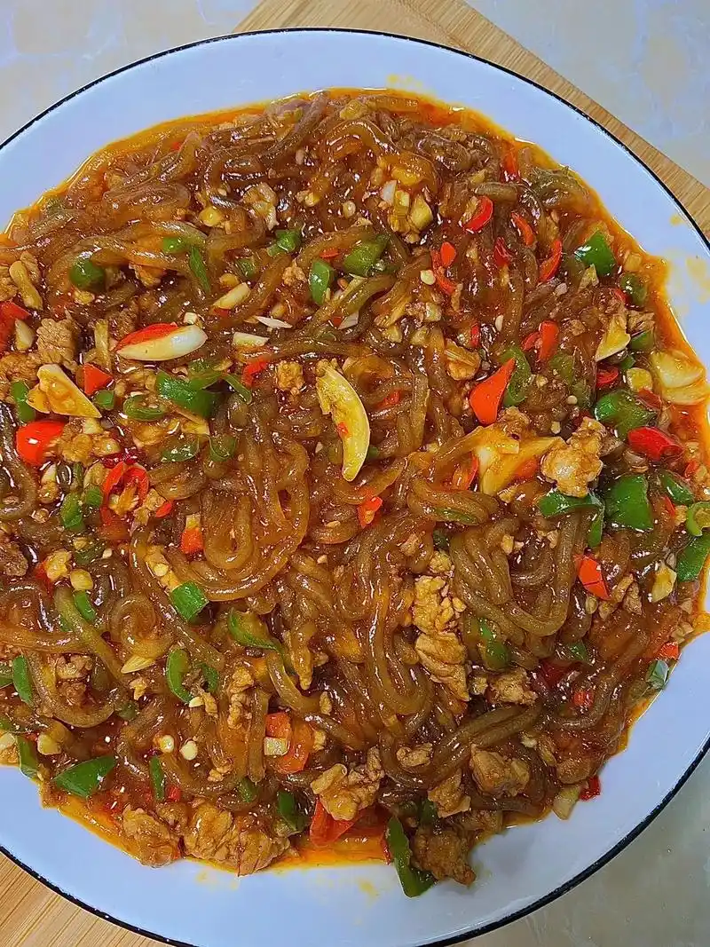 才知道粉条也可以这么下饭.简单又好吃快做食材: 肉末 红薯 - 抖音