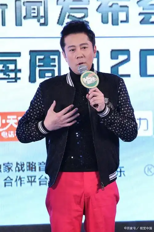 56岁蔡国庆给6岁小儿子庆生两个儿子英俊异常孩子生母却成谜