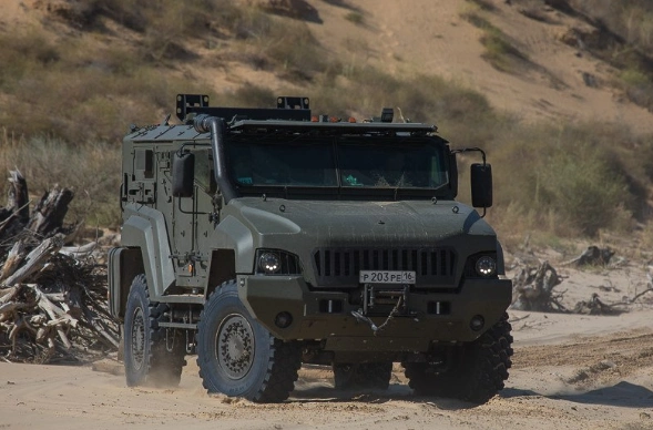 图中是俄罗斯"台风-k"4x4 kamaz-53949装甲车,2016年10月已经通过了