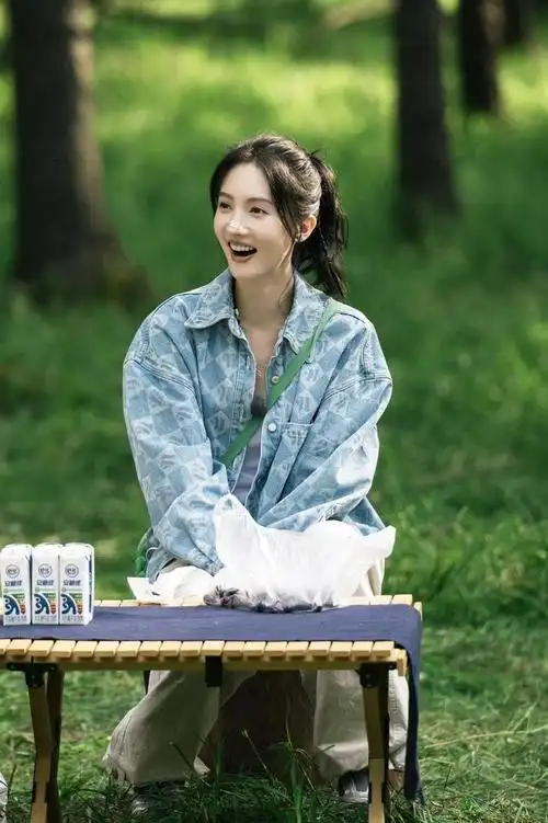 金晨在《现在就出发》上称体重,171的身高只有99斤……|金晨|体重