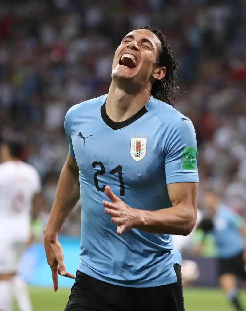 足球——八分之一决赛:乌拉圭队卡瓦尼破门(8)