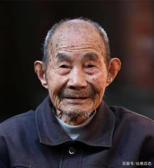 百岁老人六世同堂,健康比什么都重要