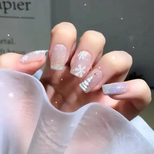 冬天做款雪花美甲唯美又浪漫