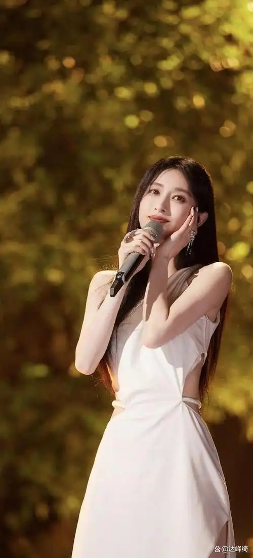 《河流如血》从而踏入演艺圈;代表作品:《男人帮》《北京青年》《金牌