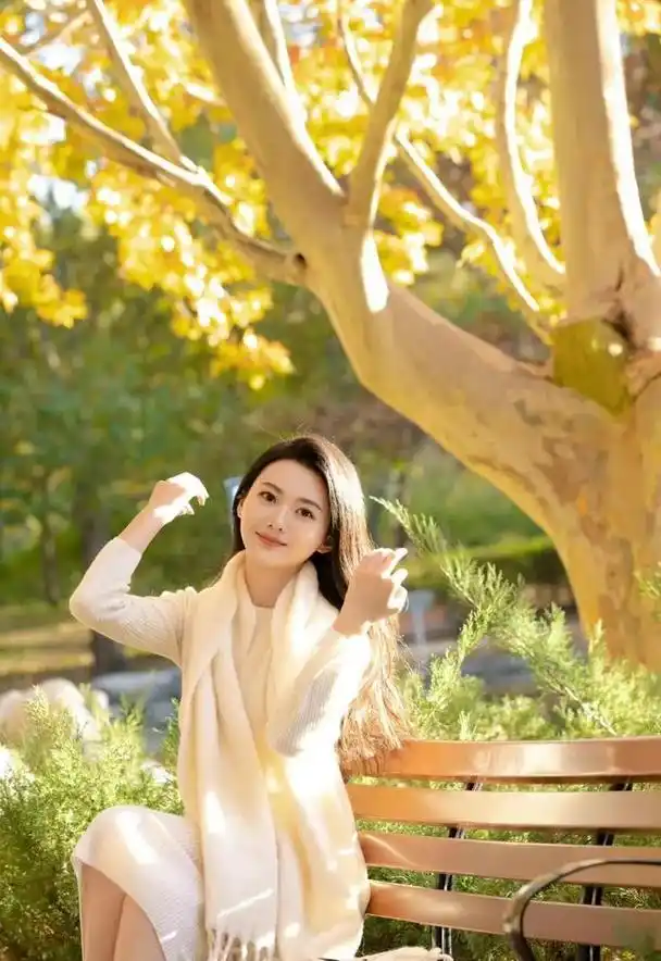 美女主持人刘颢玥