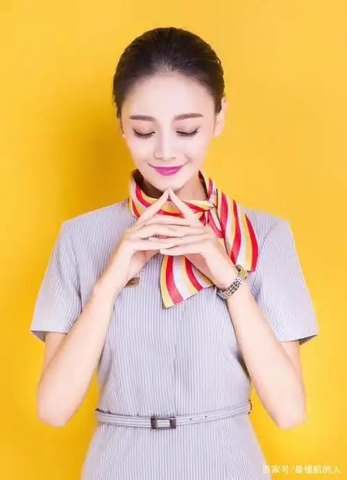 参加空姐面试怎么盘头发