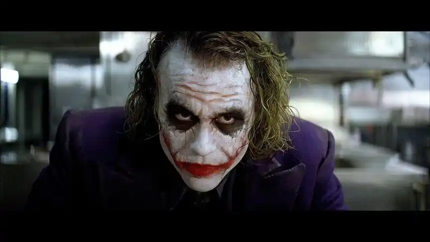 他是史上最经典的小丑饰演者,有多少人被小丑希斯莱杰演技圈粉?