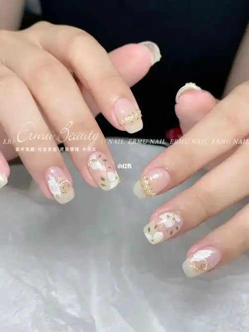 小清新夏日手绘花朵美甲