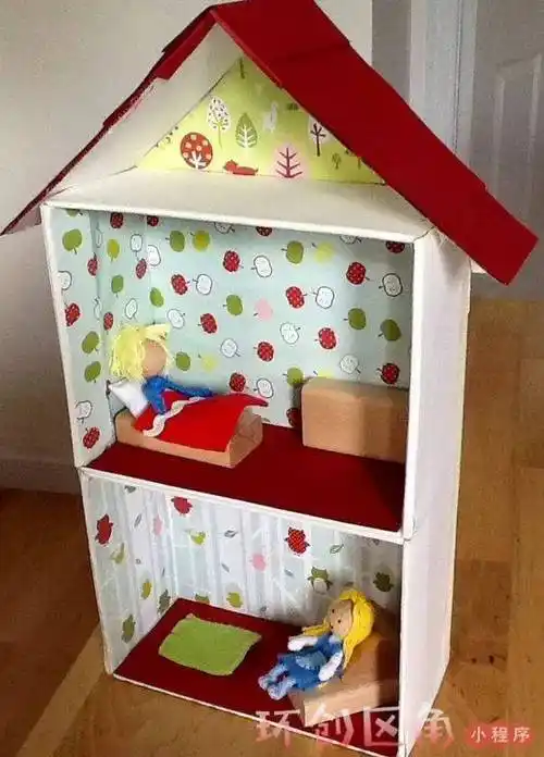 材料:鞋盒,彩纸,吸管,玻璃珠,剪刀,胶水 做法:用彩纸装饰鞋盒内侧