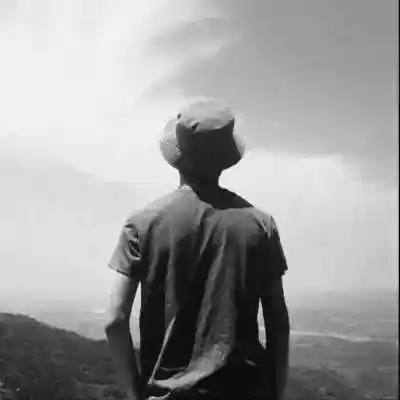 2021黑白意境背影头像